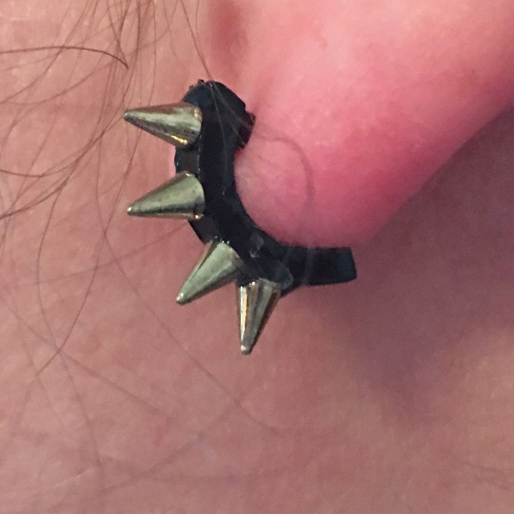 (P1) Spike Earrings - Picture 6 of 6